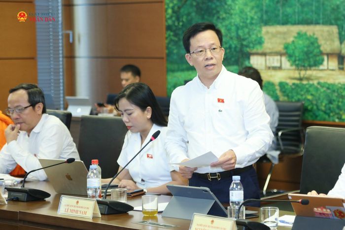 ĐBQH Lê Minh Nam (TP. Cần Thơ) phát biểu thảo luận tại Tổ 9