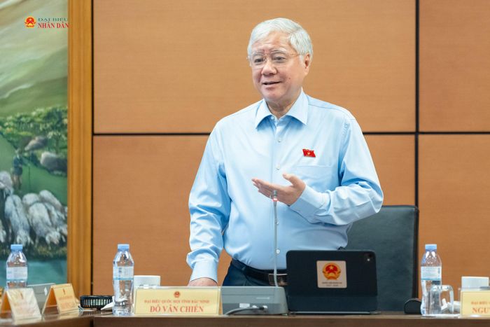 Phó Chủ tịch Thường trực Quốc hội Đỗ Văn Chiến phát biểu thảo luận tại Tổ 8
