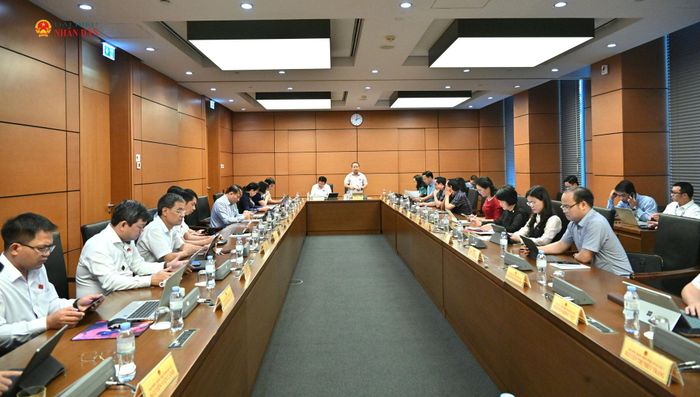 Toàn cảnh phiên thảo luận Tổ 5 (gồm Đoàn ĐBQH các tỉnh Hưng Yên và Gia Lai)