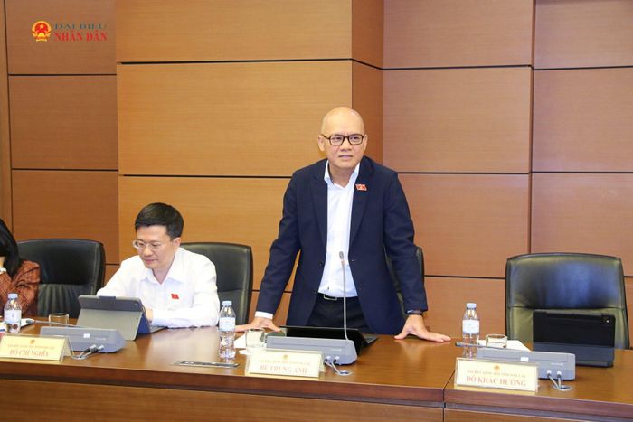 ĐBQH Bế Trung Anh (Đắk Lắk) phát biểu thảo luận tại Tổ 16