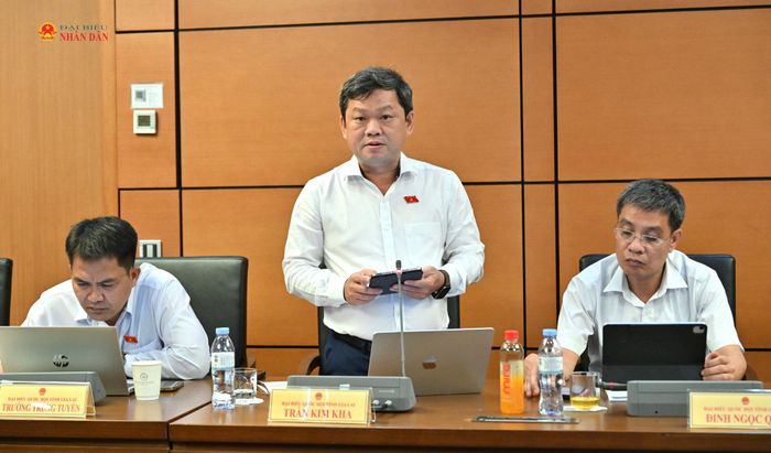 ĐBQH Trần Kim Kha (Gia Lai) phát biểu thảo luận tại Tổ 5