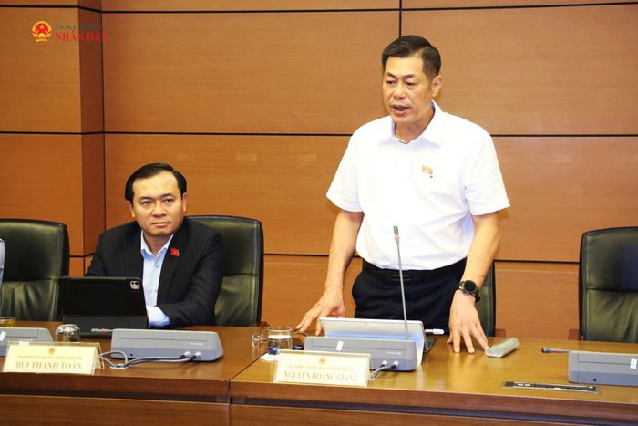 ĐBQH Nguyễn Hoàng Giang (Đắk Lắk) phát biểu thảo luận tại Tổ 16
