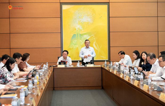 Bí thư Tỉnh ủy, Trưởng Đoàn đại biểu Quốc hội tỉnh Tây Ninh Phạm Hùng Thái điều hành thảo luận tại Tổ 3