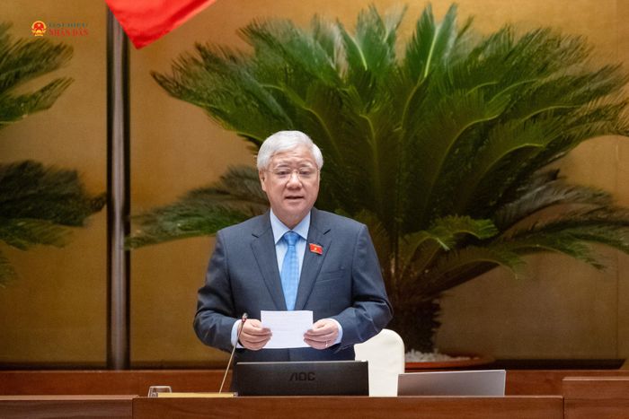 Phó Chủ tịch Thường trực Quốc hội Đỗ Văn Chiến điều hành nội dung phiên họp