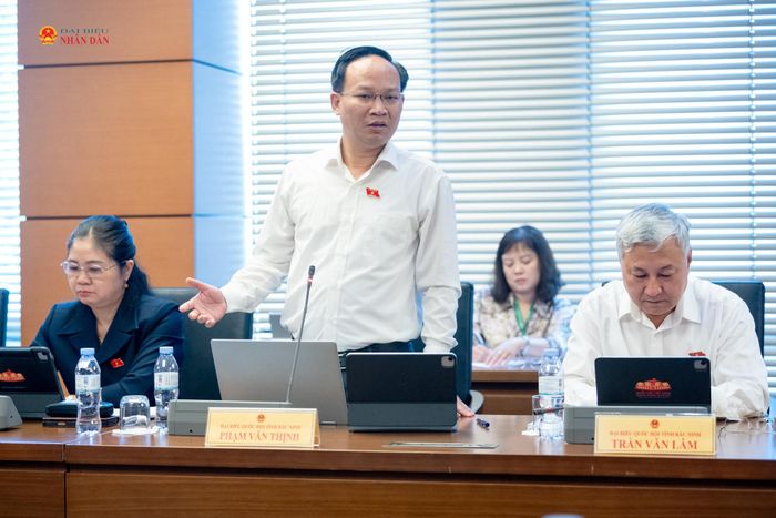 ĐBQH Phạm Văn Thịnh (Bắc Ninh) phát biểu thảo luận tại Tổ 8