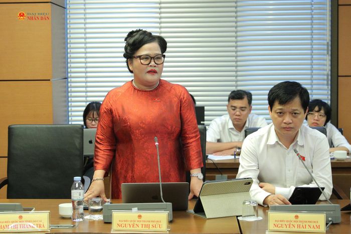 ĐBQH Nguyễn Thị Sửu (TP. Huế) phát biểu thảo luận tại Tổ 4