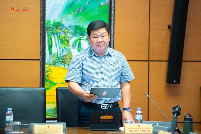ĐBQH Phạm Văn Thắng (An Giang) phát biểu thảo luận tại Tổ 13