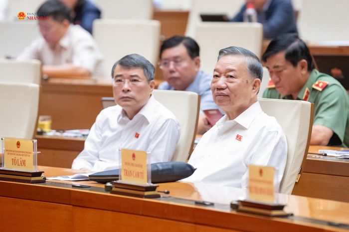 Tổng Bí thư, Chủ tịch nước Tô Lâm và Thủ tướng Chính phủ Lê Minh Hưng dự phiên họp sáng 19/8