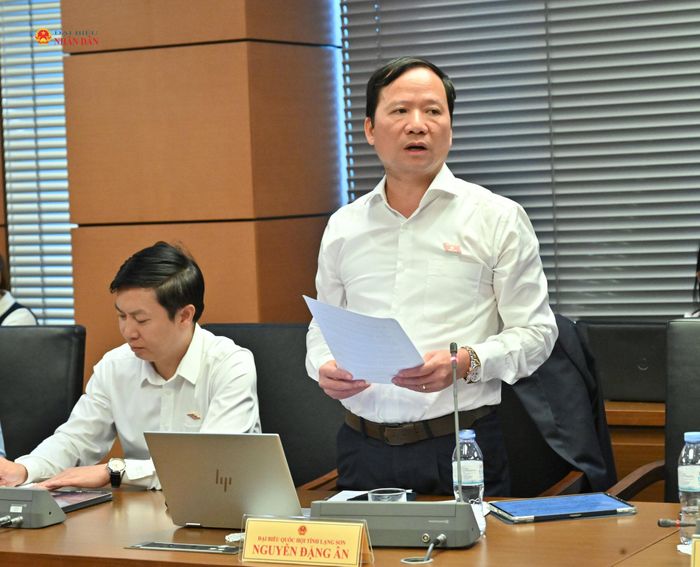 ĐBQH Nguyễn Đặng Ân (Lạng Sơn) phát biểu tại Tổ 12