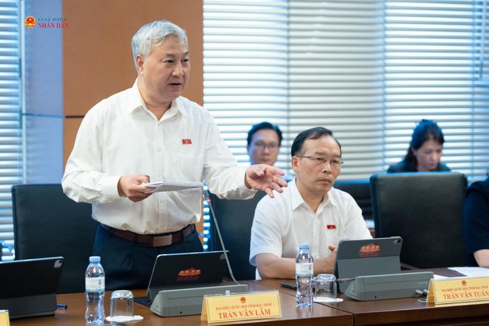 ĐBQH Trần Văn Lâm (Bắc Ninh) phát biểu thảo luận tại Tổ 8
