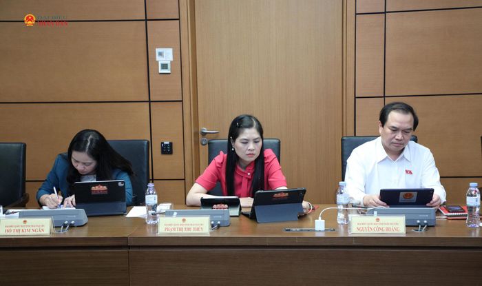 Các ĐBQH tỉnh Thái Nguyên tham gia thảo luận tổ