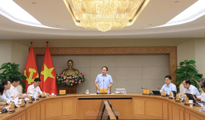 Phó Thủ tướng Chính phủ Lê Tiến Châu chủ trì họp về tình hình triển khai thực hiện tổng rà soát hệ thống văn bản quy phạm pháp luật - Ảnh: VGP.