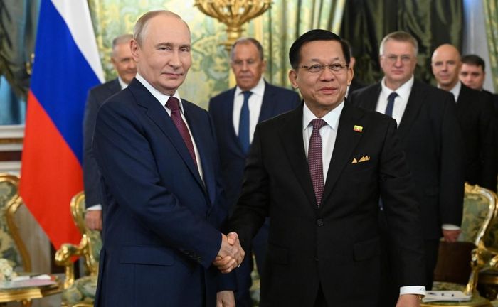 Ông Vladimir Putin và ông Min Aung Hlaing tại Điện Kremlin ngày 18/8. Ảnh: Điện Kremlin