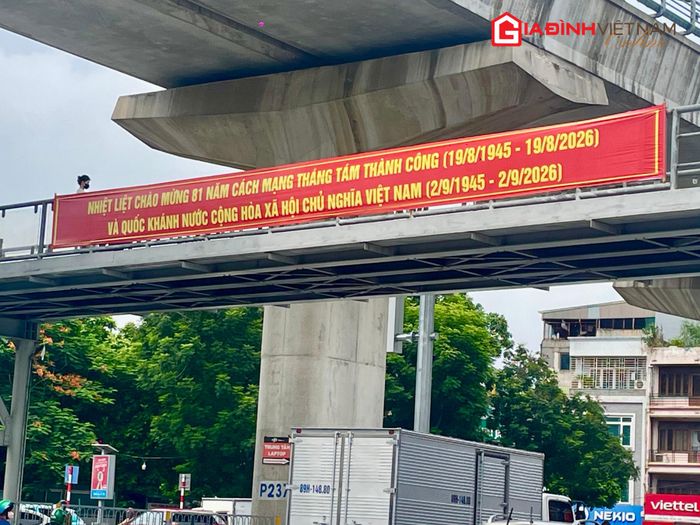 Những hình ảnh tuyên truyền trực quan góp phần tạo không khí trang trọng, phấn khởi tại Hà Nội trong dịp Quốc khánh 2/9.