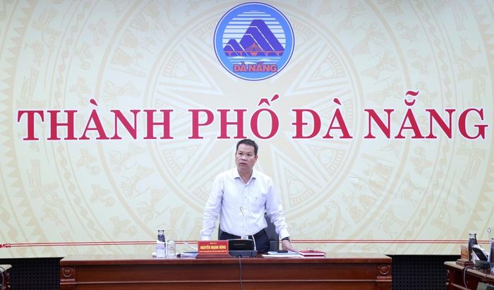 Chủ tịch UBND TP. Đà Nẵng Nguyễn Mạnh Hùng chủ trì buổi làm việc với các doanh nghiệp để lắng nghe và xử lý những khó khăn trong quá trình triển khai các dự án trên địa bàn (Ảnh: PV)
