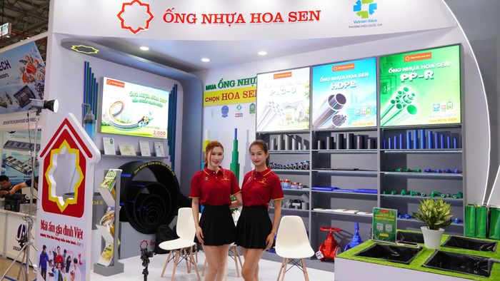 Gian hàng tại triển lãm của Ống nhựa Hoa Sen trưng bày giới thiệu nhiều sản phẩm