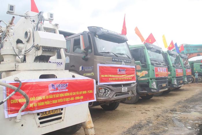 Nhà thầu thi công Dự án thành phần 2 cao tốc Quy Nhơn - Pleiku thực hiện nghi thức động thổ.