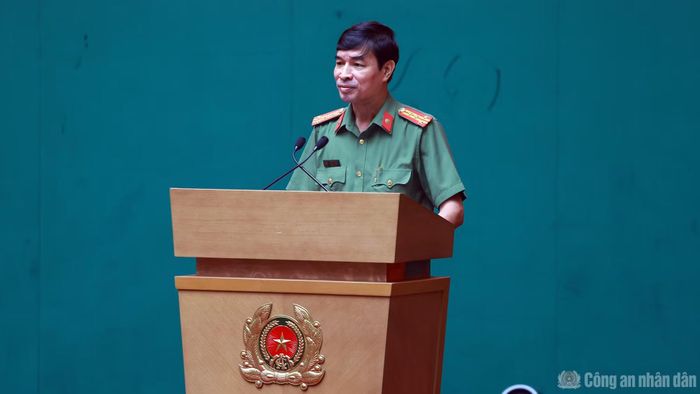Đại tá Trần Cao Kiều, Phó Cục trưởng Cục Truyền thông CAND, Giám đốc Nhà xuất bản CAND phát biểu tại buổi lễ.