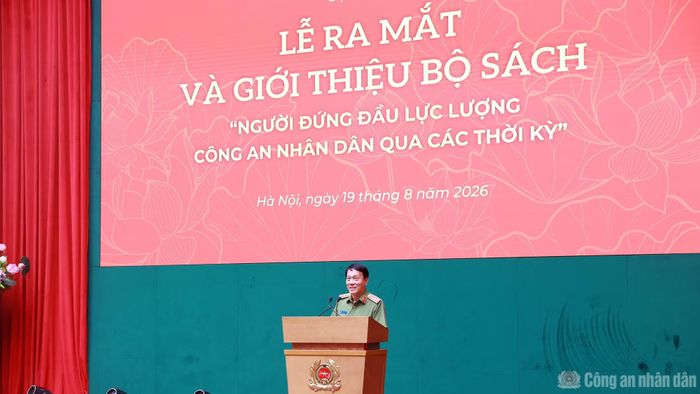 Bộ trưởng Lương Tam Quang đánh giá bộ sách là công trình có giá trị khoa học và thẩm mỹ sâu sắc.