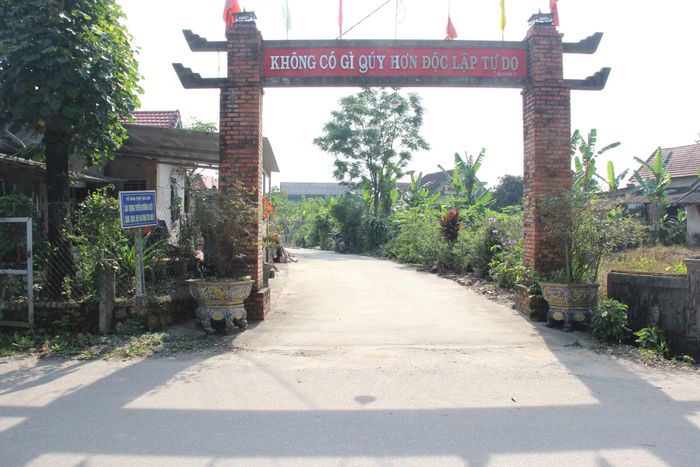 Nhiều tuyến đường liên thôn ở Huế khang trang, sạch đẹp nhờ người dân tình nguyện hiến đất mở đường.