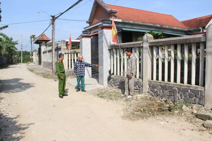 Nhờ lực lượng Công an và các đơn vị ở cơ sở tích cực tuyên truyền, vận động, có hơn 1.000 hộ gia đình ở TP Huế đã tình nguyện hiến đất mở đường.
