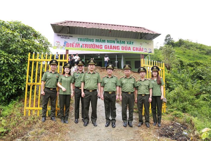 Công trình sửa chữa, nâng cấp điểm trường Giàng Dúa Chải, xã Minh Lương, Lào Cai được hoàn thành và bàn giao đúng ngày 19/8