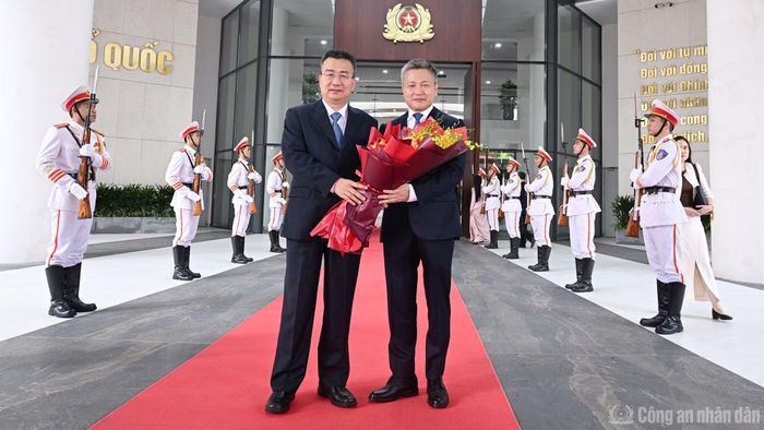 Thứ trưởng Nguyễn Ngọc Lâm chào mừng Thứ trưởng Bộ Công an Trung Quốc Lã Vũ Khâm và Đoàn đại biểu Bộ Công an Trung Quốc sang thăm Việt Nam.
