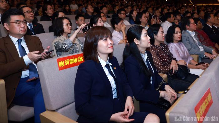 Chương trình thu hút sự theo dõi của đông đảo khán giả.