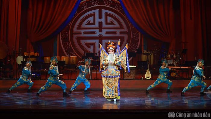 Các tiết mục trong chương trình gửi gắm thông điệp về sự gần gũi, giao hòa và tình cảm hữu nghị giữa nhân dân hai nước.