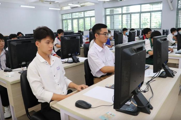 Bộ Giáo dục và Đào tạo đề xuất tổ chức kiểm tra định kì bằng máy tính. Ảnh minh họa: Tuyết Cẩm