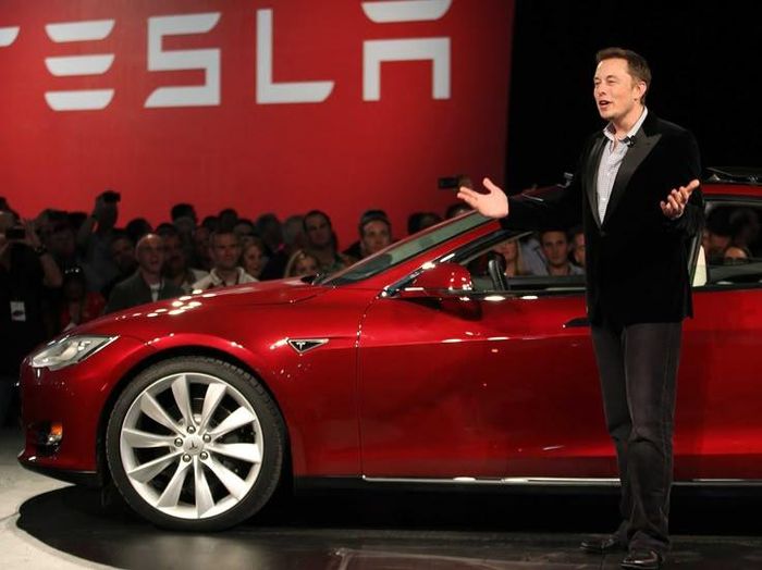 Theo một báo cáo mới, Elon Musk đã kiếm được gấp 2,5 triệu lần mức lương trung bình của một nhân viên Tesla vào năm 2025, bất chấp doanh thu và doanh số giảm. Ảnh: Pinterest
