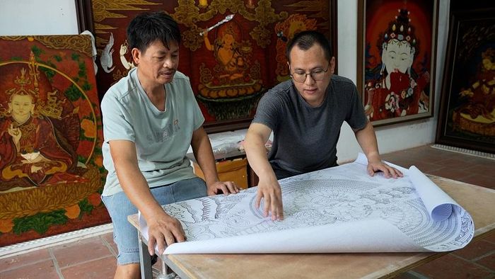 Dự án chuyển thể tranh được chính gia đình của dịch giả thực hiện.