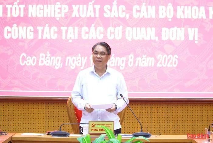 Bí thư Tỉnh ủy, Chủ tịch HĐND tỉnh Phan Thăng An phát biểu tại buổi gặp mặt.