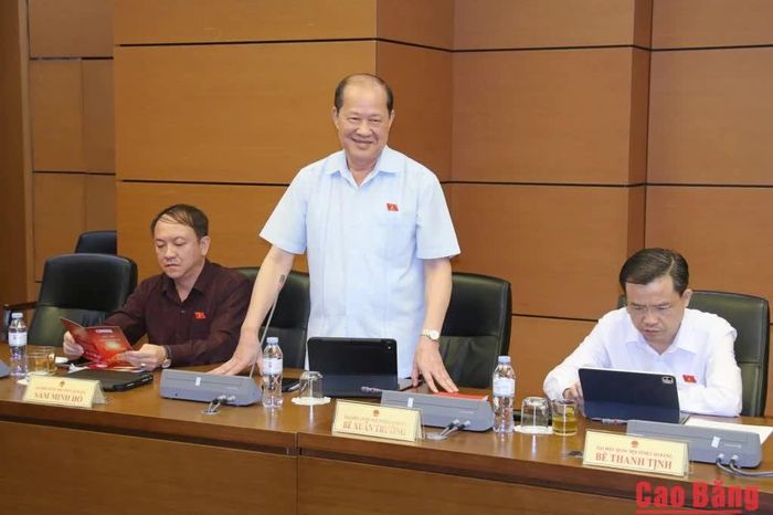 Đại biểu Bế Xuân Trường, Phó Chủ tịch Ủy ban Trung ương MTTQ Việt Nam, Chủ tịch Hội Cựu chiến binh Việt Nam phát biểu thảo luận tại tổ.