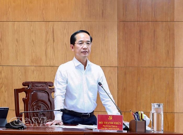 Phó Bí thư Tỉnh uỷ, Chủ tịch Uỷ ban MTTQ Việt Nam tỉnh Cà Mau Hồ Thanh Thuỷ điều hành phiên thảo luận.
