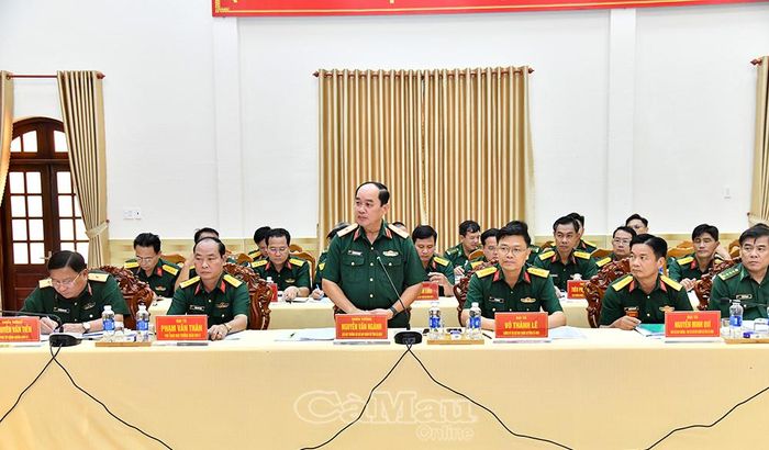 Thiếu tướng Nguyễn Văn Ngành, Chỉ huy trưởng Bộ CHQS tỉnh Cà Mau, phát biểu tại buổi kiểm tra.