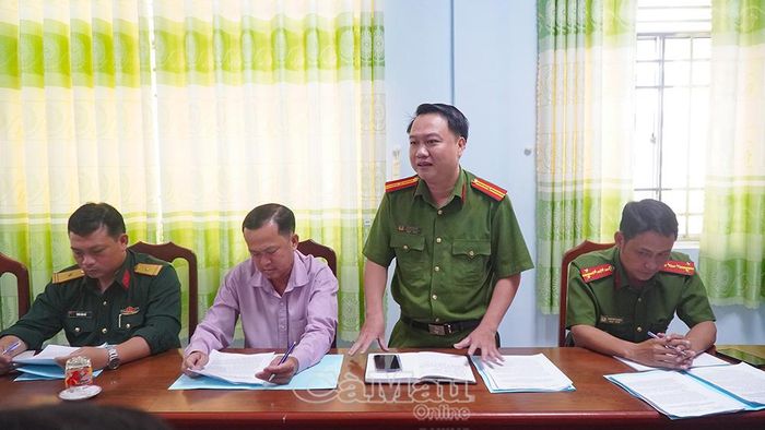 Thiếu tá Lê Thanh Khiết, Phó trưởng Công an xã Đông Hải, nêu những khó khăn trong công tác tuần tra, kiểm soát.