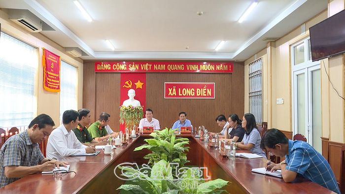 Đồng chí Bùi Tấn Bảy, Uỷ viên Ban Thường vụ Tỉnh uỷ, Phó Chủ tịch HĐND tỉnh, phát biểu kết luận buổi làm việc.