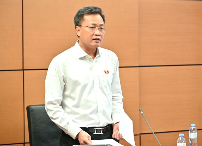 Tổng Kiểm toán nhà nước Nguyễn Hữu Nghĩa phát biểu thảo luận sáng 19/8. Ảnh: Q. KHÁNH