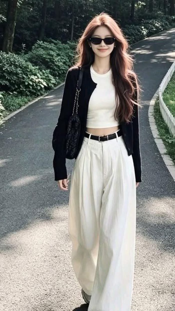 Quần cạp cao có khả năng đánh lừa thị giác, kéo dài đôi chân. (Ảnh: Weibo)