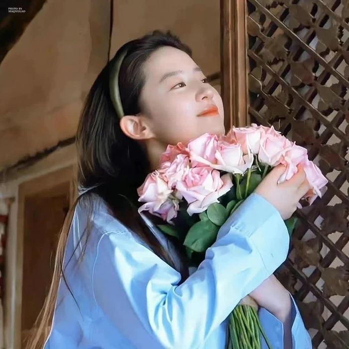 Một bó hoa tươi cũng là món quà tuyệt vời để dành tặng chính mình hay người thương yêu.