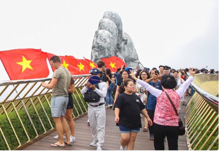 Cầu Vàng Đà Nẵng.