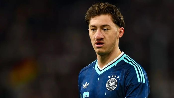 Stiller cầu thủ thuộc biên chế Stuttgart và đội tuyển quốc gia Đức
