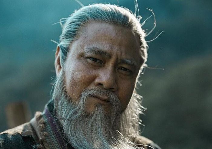 Tạo hình của thầy Mo của NSND Tự Long trong phim.
