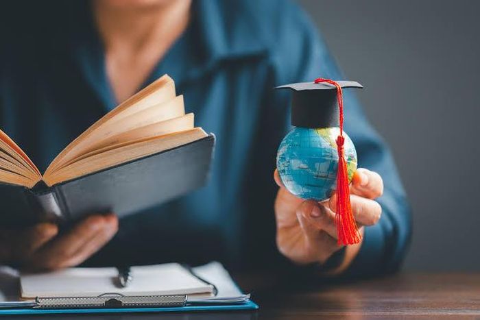 Du học sinh học bổng ngân sách có thể không phải nộp bản giấy văn bằng, giấy khám sức khỏe. (Ảnh minh họa)