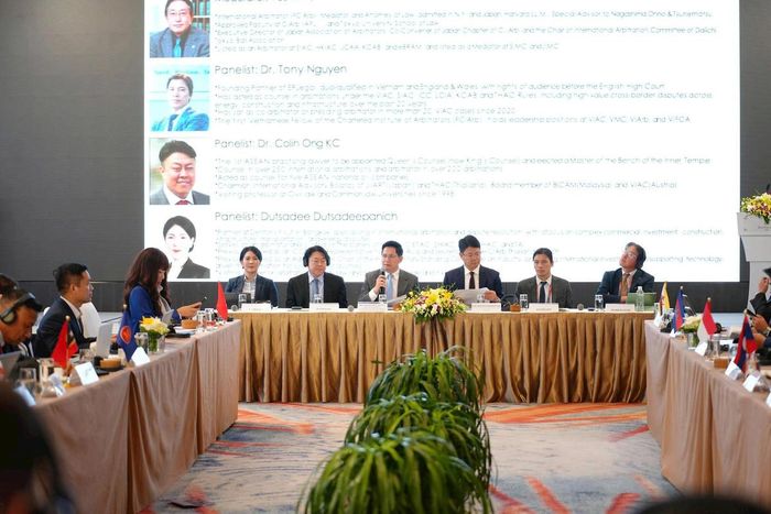 Các đại biểu tham dự Diễn đàn.