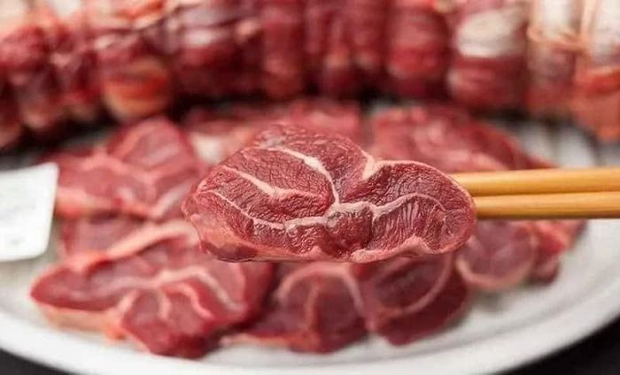 Mùi lại là dấu hiệu quan trọng để đánh giá tình trạng của thịt bò