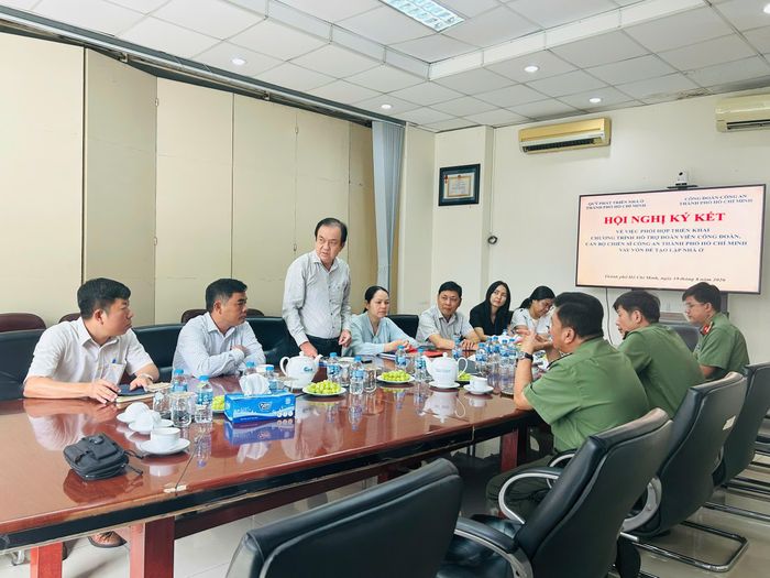 Quang cảnh buổi làm việc