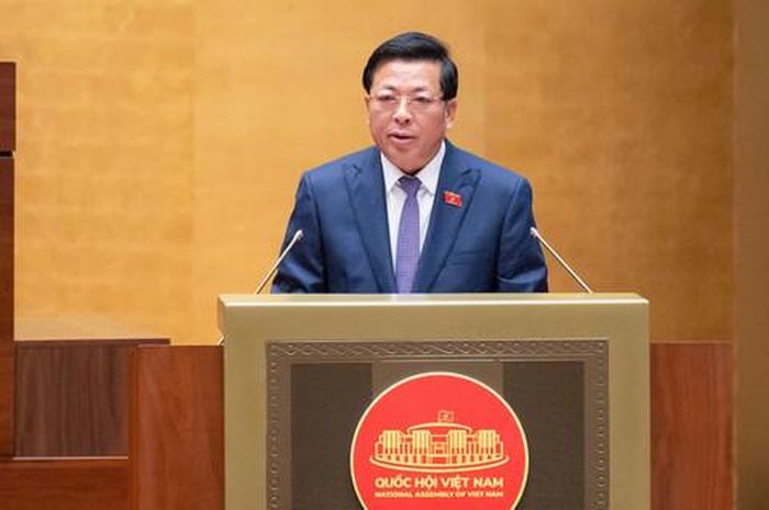 Bộ trưởng Bộ Xây dựng Trần Hồng Minh trình bày Tờ trình về định hướng chính sách sửa đổi Luật Kinh doanh bất động sản