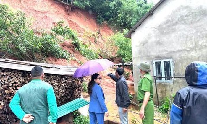Sạt lở đe doạ các hộ dân tại xã Đăk Long